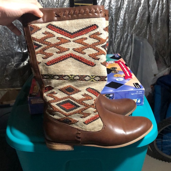 Woman’s size 9 Aztec print boots - Picture 1 of 6